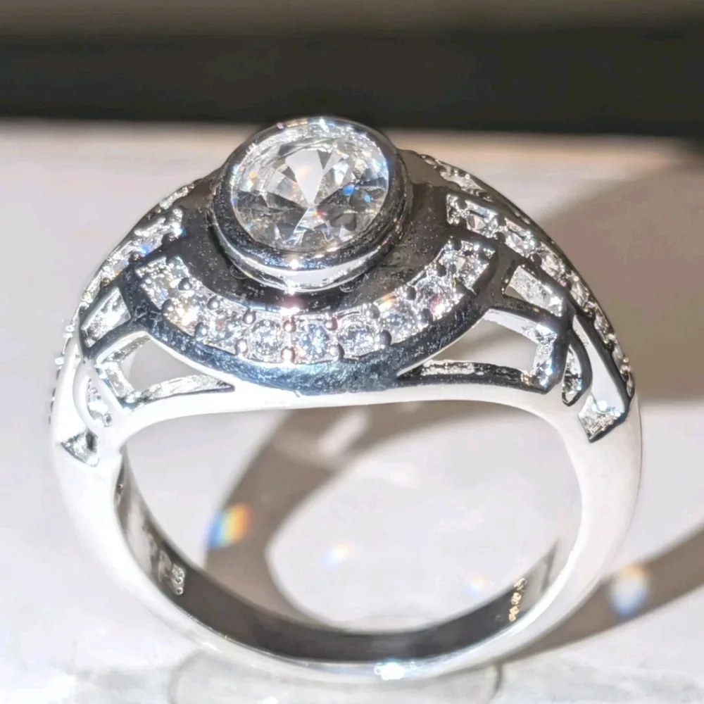 High Quality Sophisticated Men's 925 Silver Ring with Halo Centerpiece Sz 9